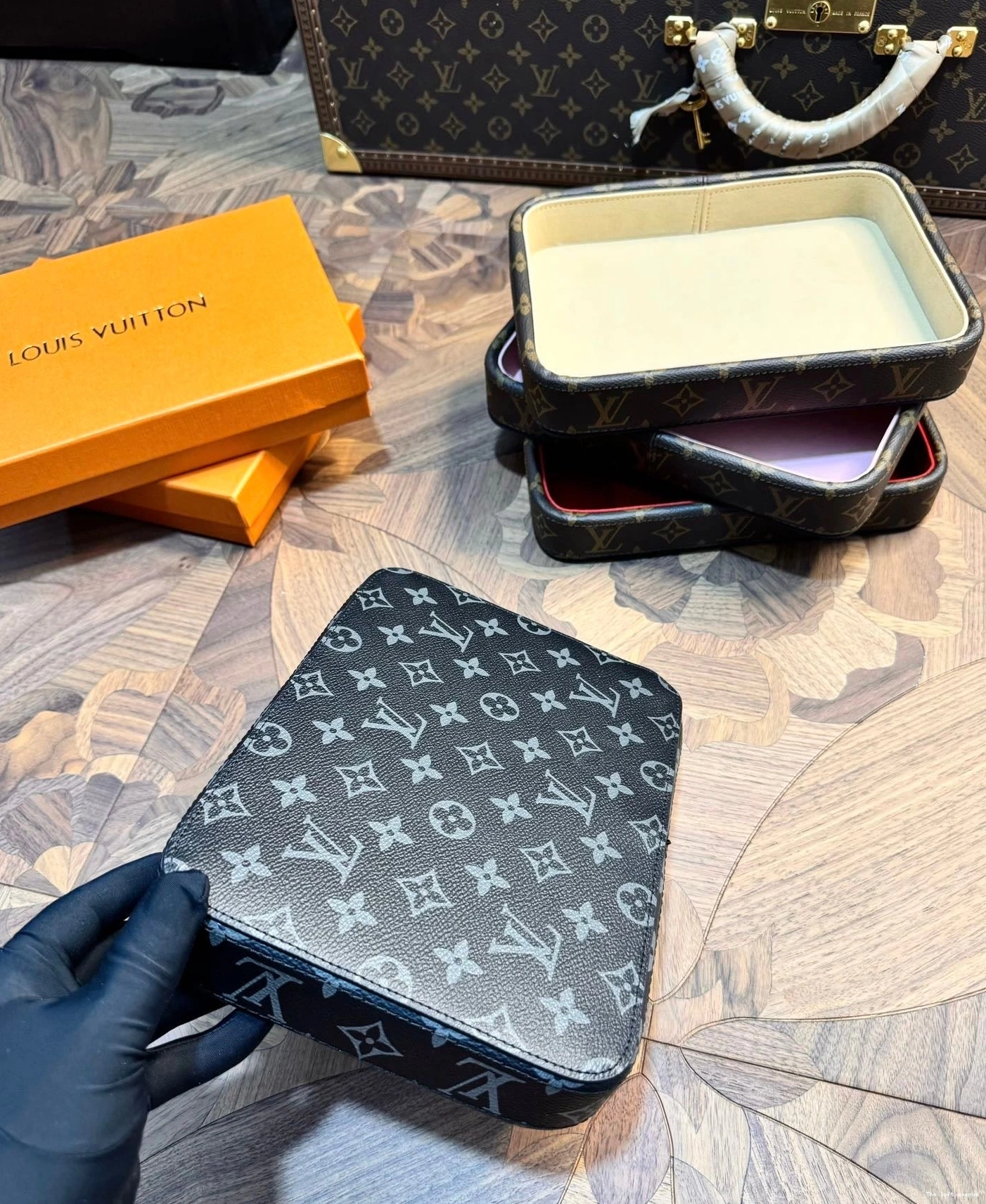 LV TRAY CUSTOM VALET 0731